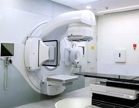 radiotherapy-machine-min