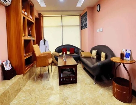 medicover_noida_sitting-min